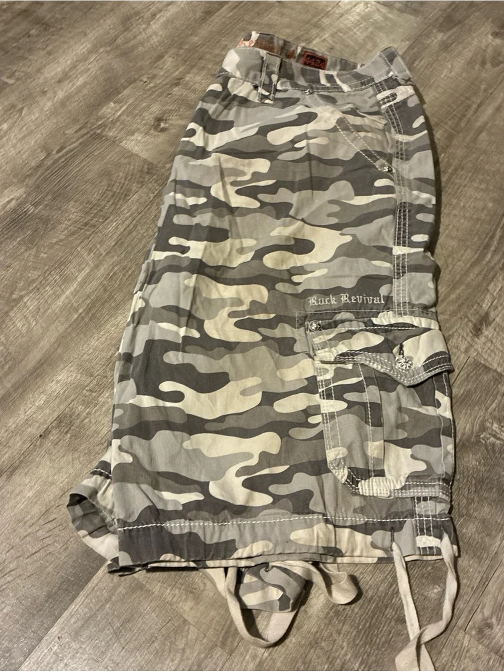 Rock Revival Arctic Camo Gray Cargo Shorts SZ 42 Vintage Pre Owned Used Rare